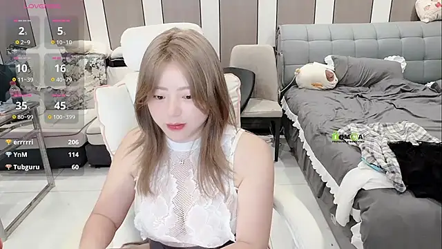 美女lovexuanzi在线直播