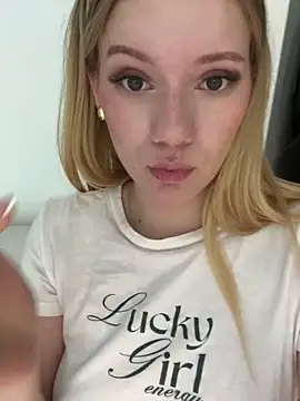NicoleCut's Webcam Show