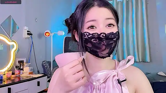 MI_KA22's Live XXX Chat