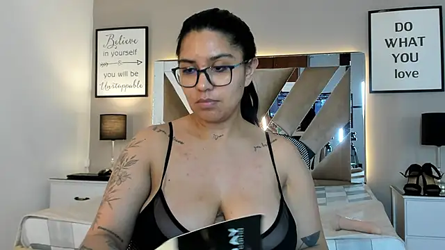 sharlott18 Live Sex Cams