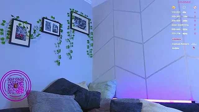 MeltyMona Live Sex Cams