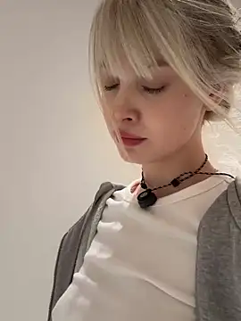 BellaSecrett's Webcam Show