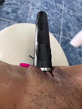 MystiqueXXX's Webcam Show