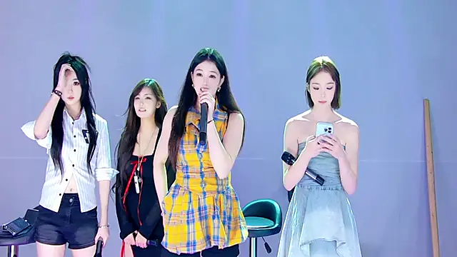 美女GirlsHangout在线直播