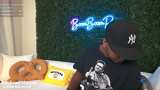 boomboomr00m's Webcam Show