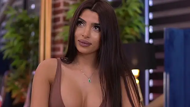 NicoleCellini Live Sex Cams