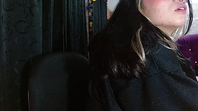 squirt_charlott's Webcam Show