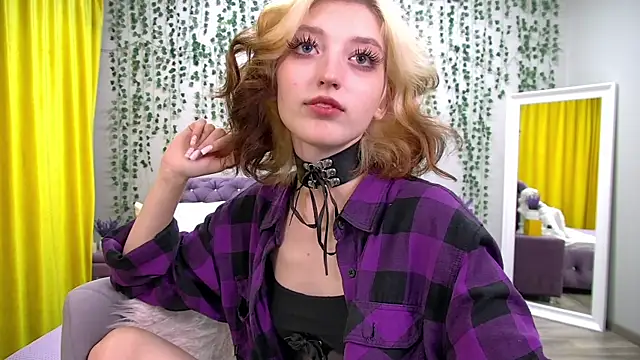 MistyMarlo's Webcam Show