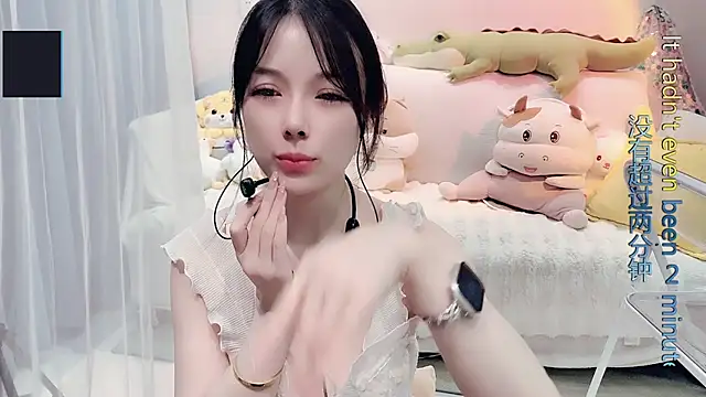美女AKiKi711在线直播