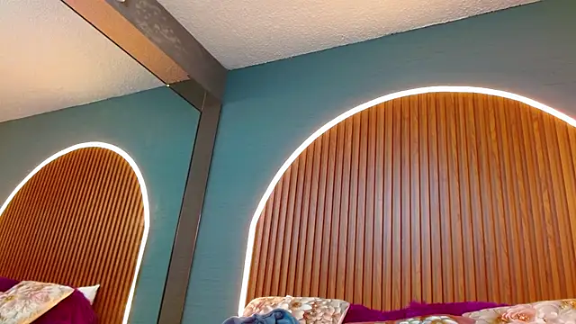 NayeCloud Live Sex Cams