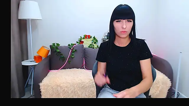 BURNING-BRUNETKA Show in webcam