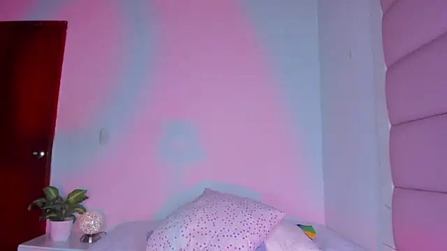 little-Emma Show in webcam