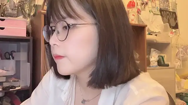 美女luna51888在线直播