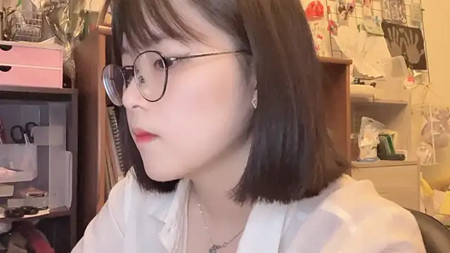美女luna51888在线直播