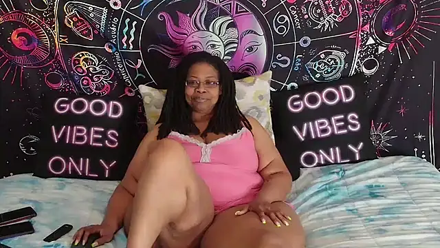 RenaeCumsAlot's Webcam Show