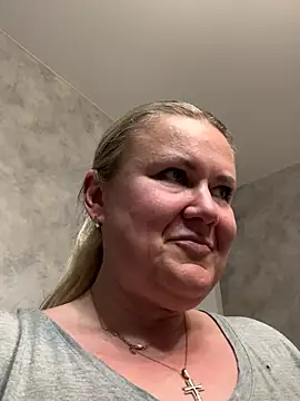 EvaCurvy's Webcam Show
