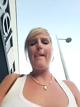 Sexybiene969's Webcam Show