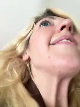 CelestialRuby's Webcam Show