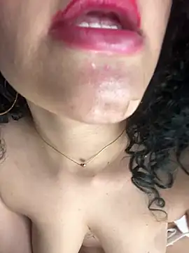 CurlySueXXX's Live Sex Cam Show