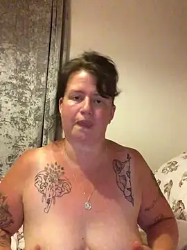 CurvyFiery-Faith's Webcam Show