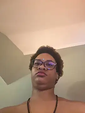 nickytheehawtie's Live Sex Cam Show