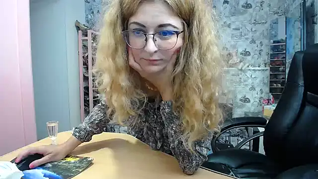 Helen1974's Live Sex Cam Show