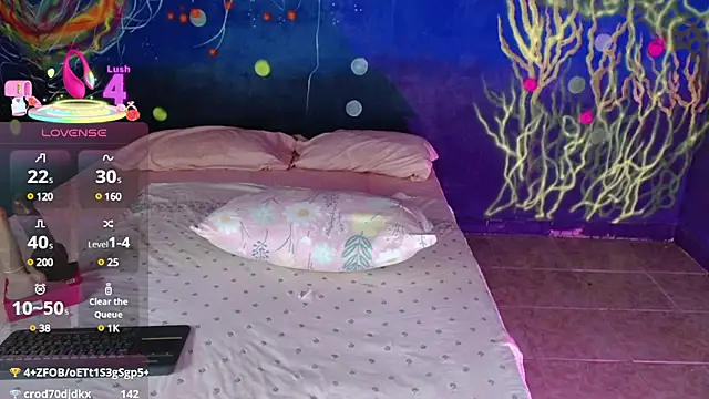 lucie_petite Latina page 10