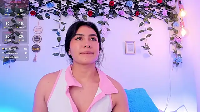 saraBow Live Sex Cams