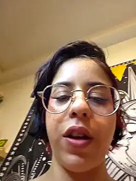 LisandreLaVenale's Live Chat Room