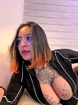 Rae_Lil_White's Live Sex Cam Show
