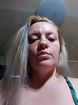 Mommyhotboobies' Live Sex Cam Show