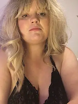 CurvyRoseXX's Live Sex Cam Show