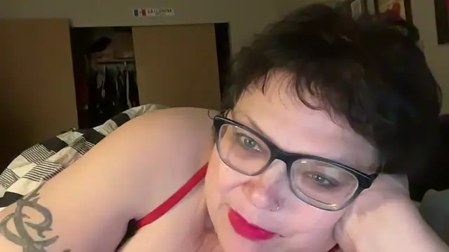 Femmequeendiva's Live Sex Cam Show