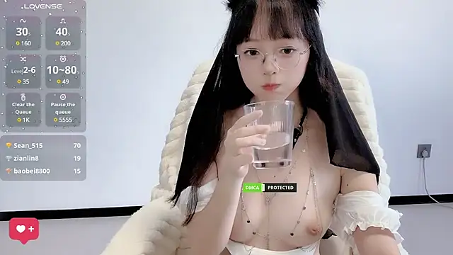 美女YRyueer在线直播