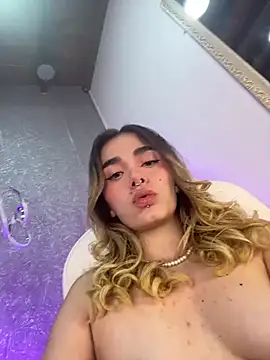 Lucy_Vega Giochi Anali