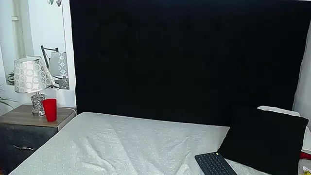 vauroracooper Live Sex Cams