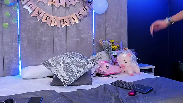 Larabrooks Live Sex Cams