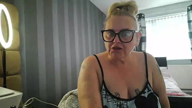 Nawty-Blonde-Nymph Live Sex Cams