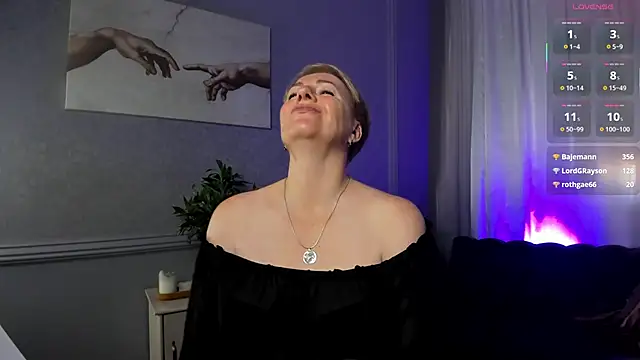 Nika_Smit Housewives page 2