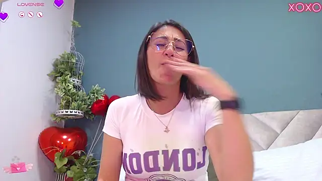 SharisWillian Live Sex Cams