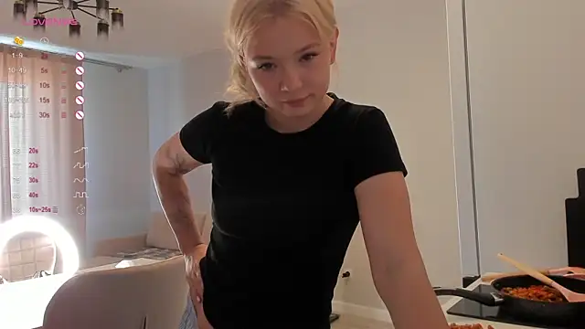 dinky__emily Facesitting page 17