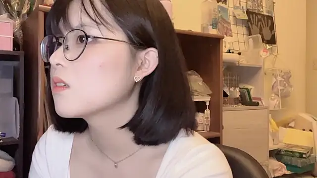 美女luna51888在线直播