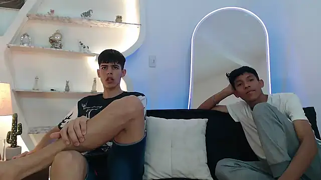 TWINKS_FRIENDS' Live Sex Cam Show