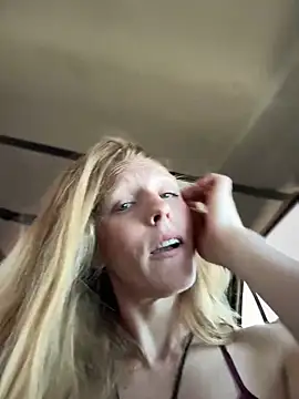 GoldenFlameGoddess' Live Sex Cam Show