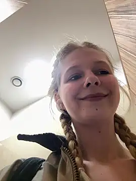 Julie_Cutie's Webcam Show