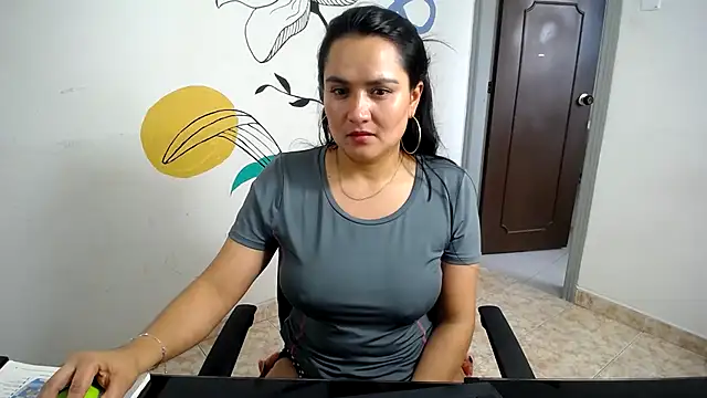 antonellalove-'s Webcam Show