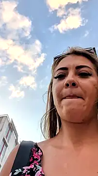 Risky_girl23's Webcam Show