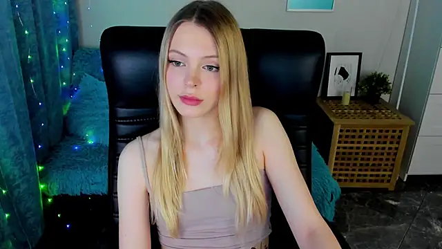 KatherineePierce Live Sex Cams