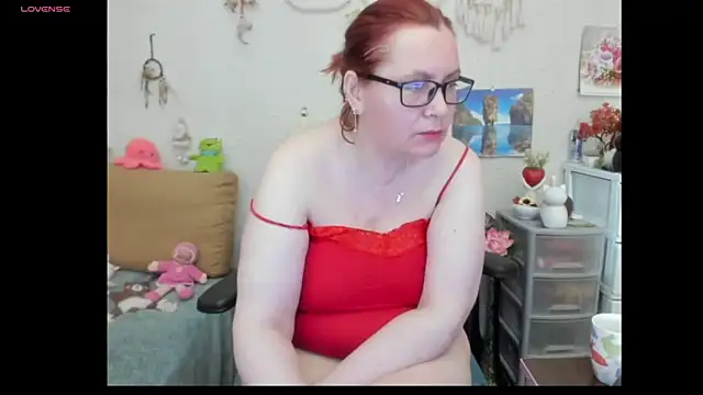 PlayfullMature webcam