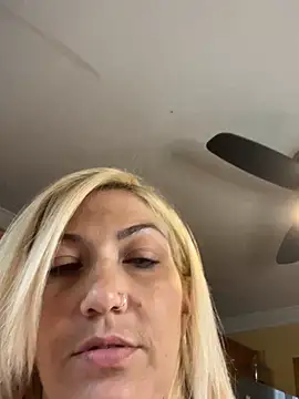 LittleMissEeve's Webcam Show